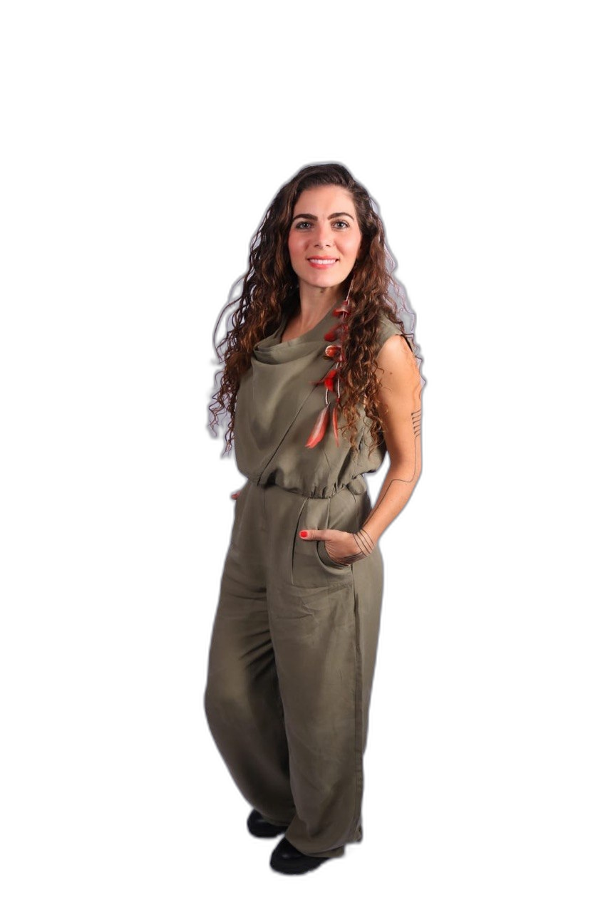 Flávia Maitri, pré-candidata a Deputada Federal por Minas Gerais, sorrindo em pose de retrato de campanha